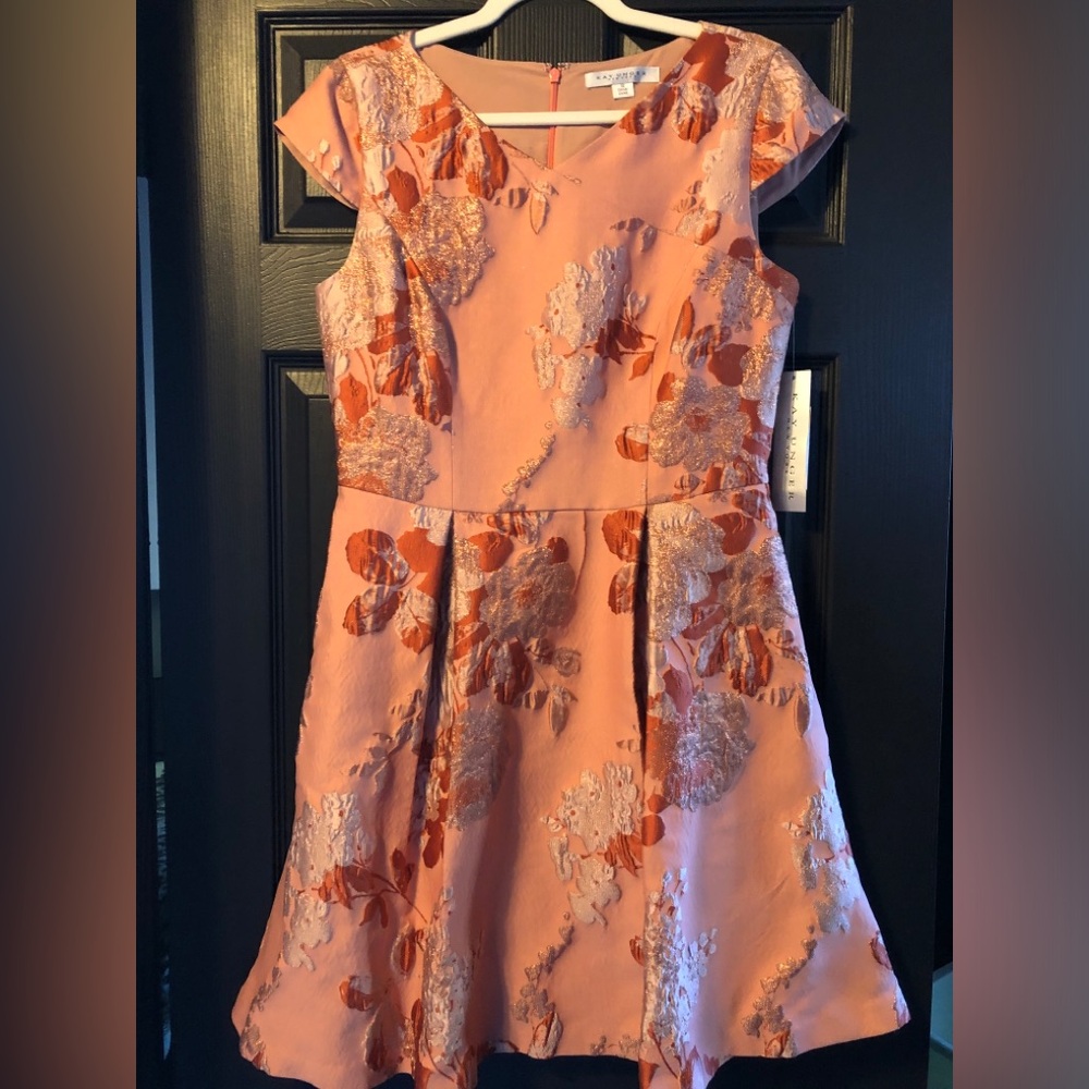Elegant Pink Floral Jacquard Fit-and-Flare Dress
Kay Unger
Size 10 
BNWT